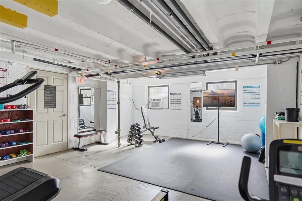 For Sale: $225,000 (1 beds, 1 baths, 418 Square Feet)