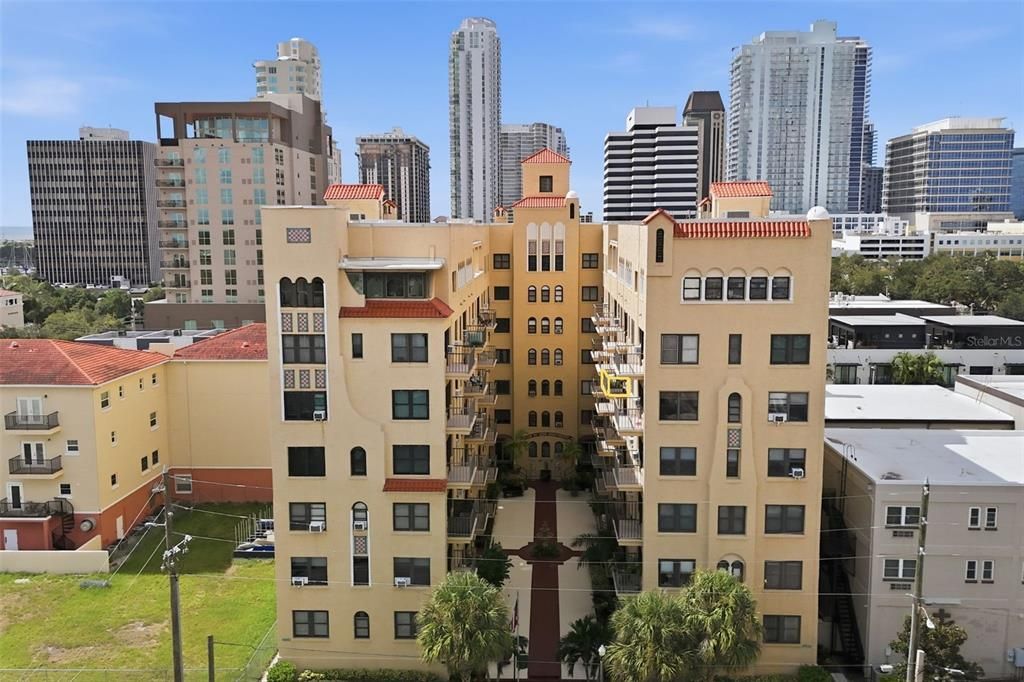 For Sale: $225,000 (1 beds, 1 baths, 418 Square Feet)
