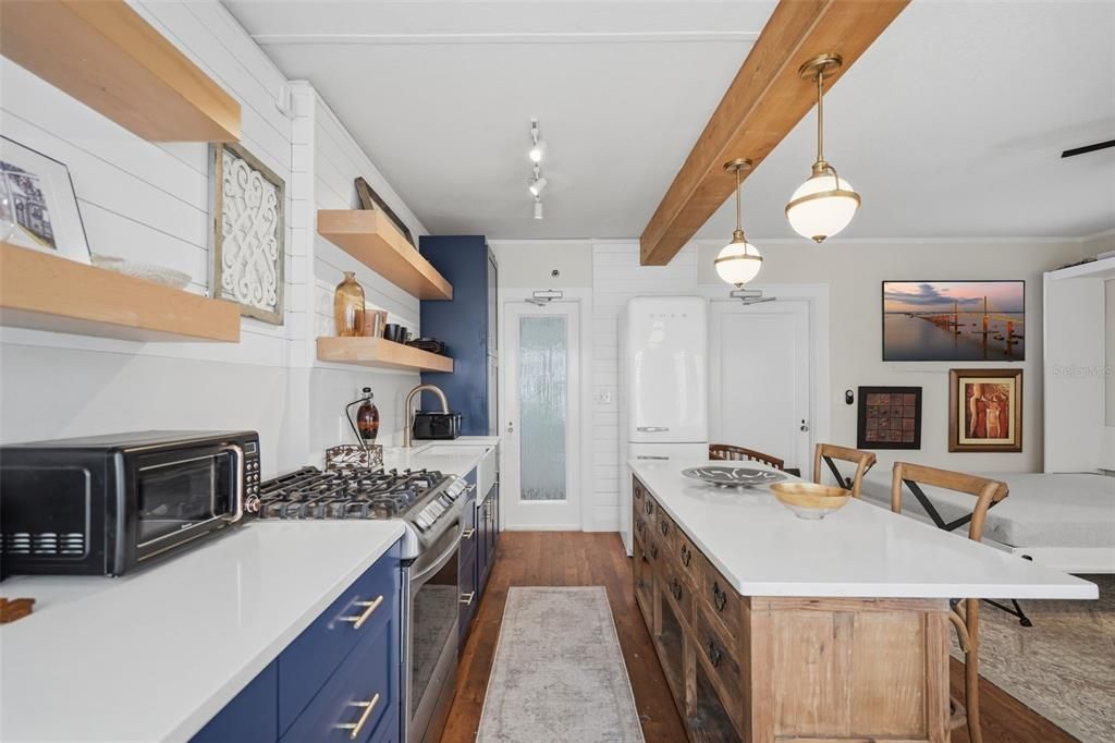 For Sale: $225,000 (1 beds, 1 baths, 418 Square Feet)