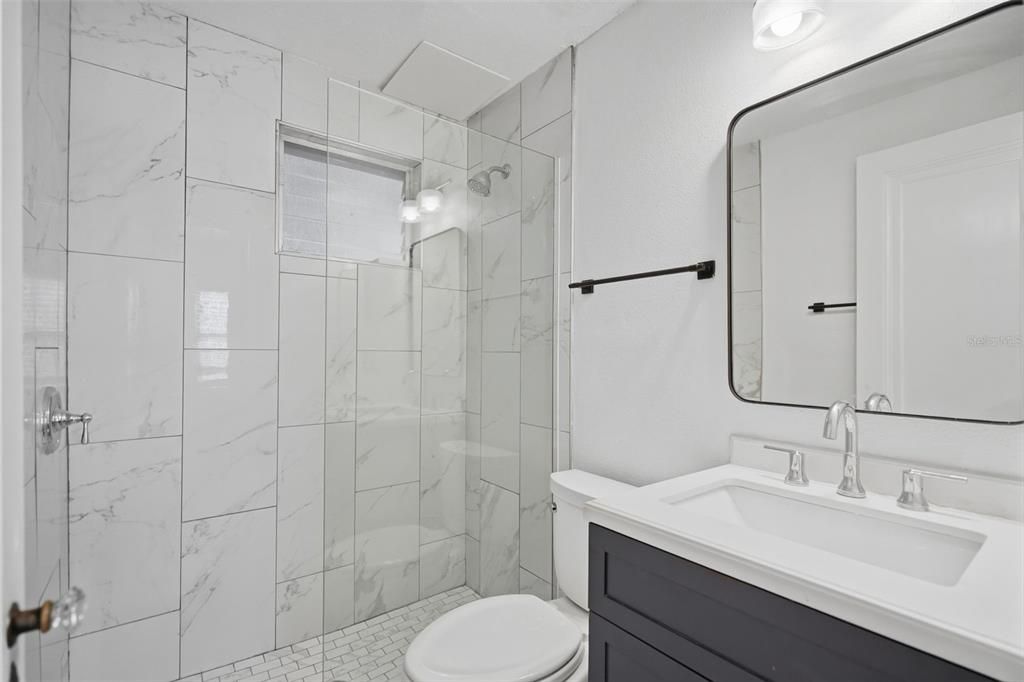 For Sale: $225,000 (1 beds, 1 baths, 418 Square Feet)