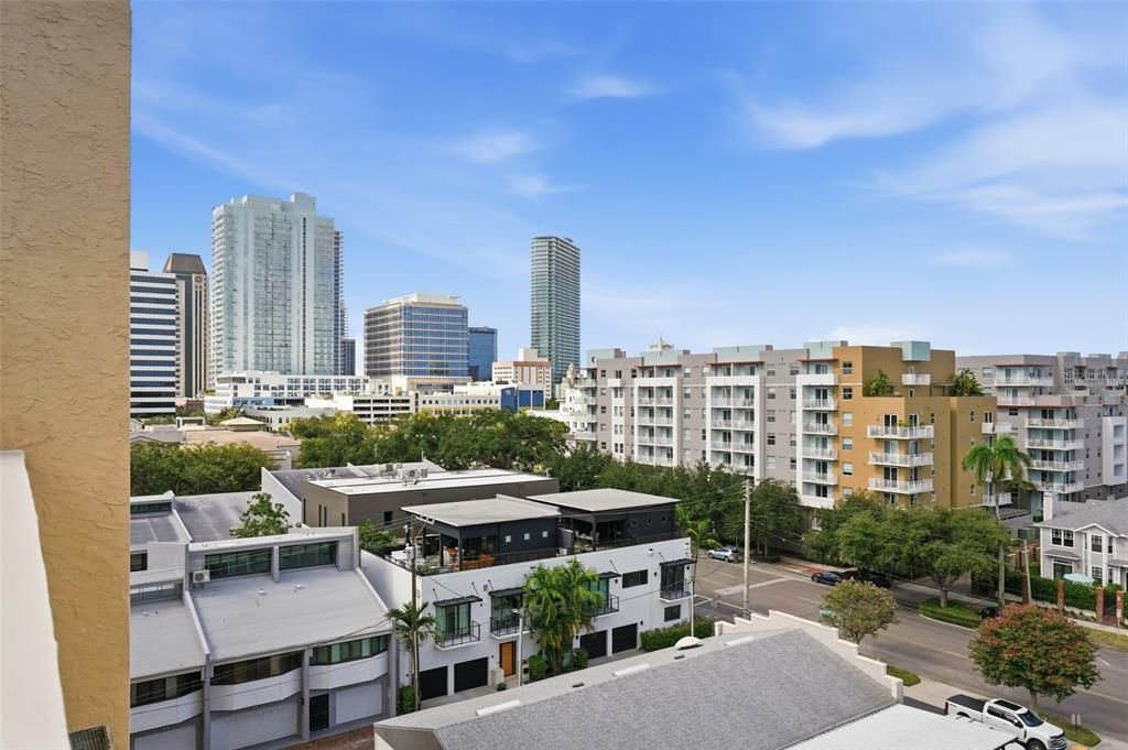 For Sale: $225,000 (1 beds, 1 baths, 418 Square Feet)