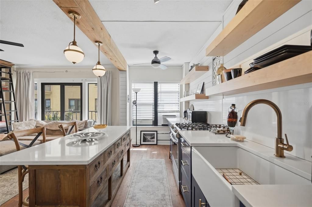 For Sale: $225,000 (1 beds, 1 baths, 418 Square Feet)