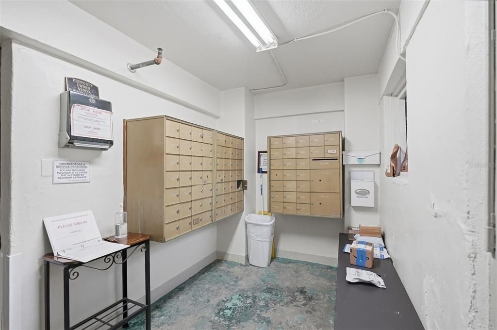 For Sale: $225,000 (1 beds, 1 baths, 418 Square Feet)