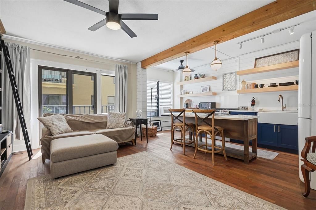 For Sale: $225,000 (1 beds, 1 baths, 418 Square Feet)