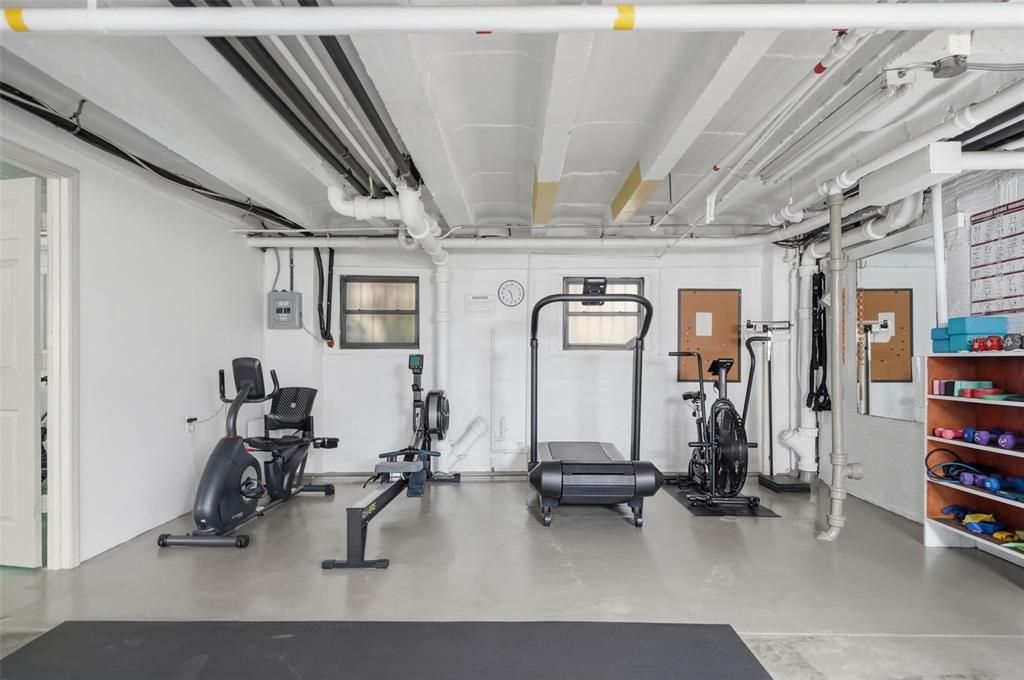 For Sale: $225,000 (1 beds, 1 baths, 418 Square Feet)