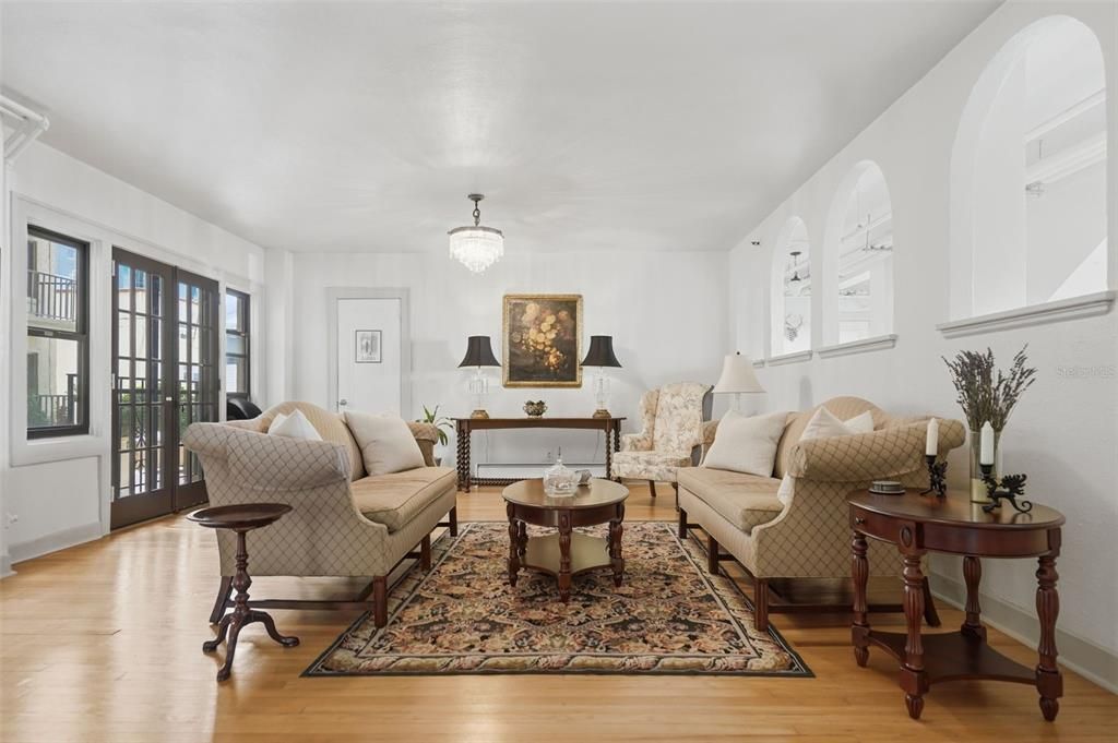 For Sale: $225,000 (1 beds, 1 baths, 418 Square Feet)