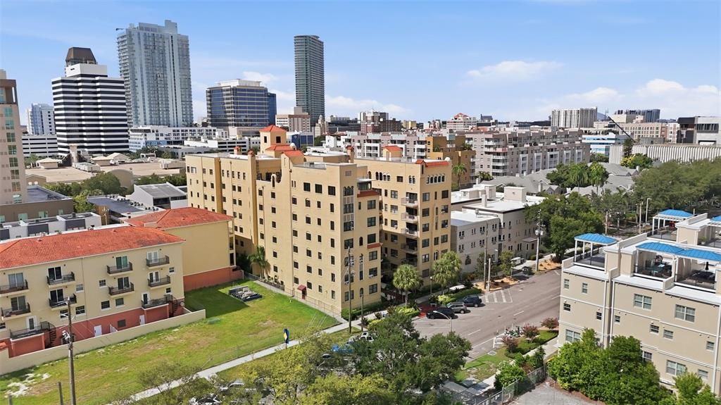 For Sale: $225,000 (1 beds, 1 baths, 418 Square Feet)