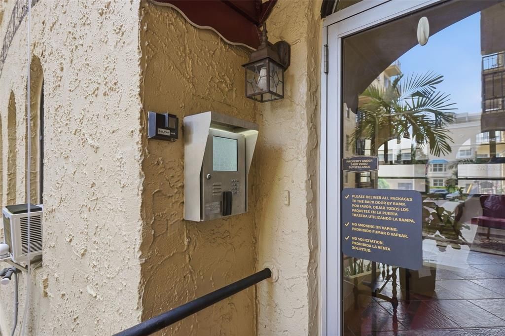 For Sale: $225,000 (1 beds, 1 baths, 418 Square Feet)