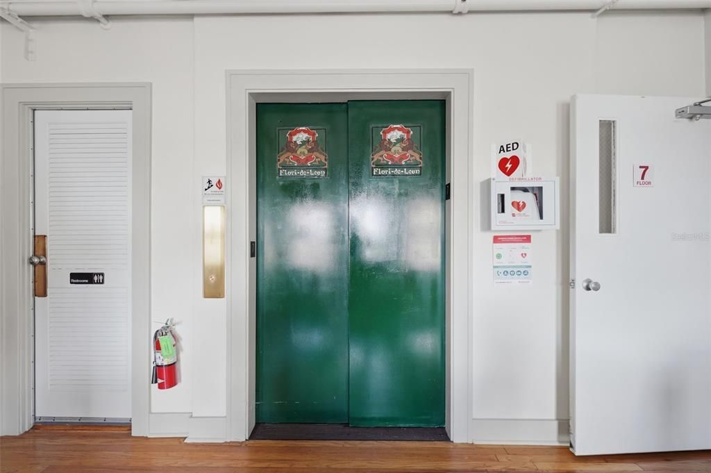 For Sale: $225,000 (1 beds, 1 baths, 418 Square Feet)