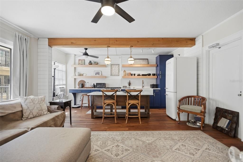 For Sale: $225,000 (1 beds, 1 baths, 418 Square Feet)