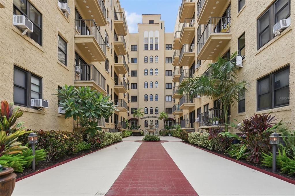 For Sale: $225,000 (1 beds, 1 baths, 418 Square Feet)
