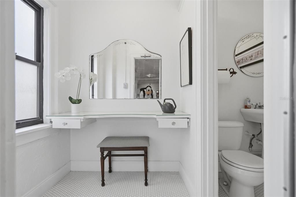 For Sale: $225,000 (1 beds, 1 baths, 418 Square Feet)