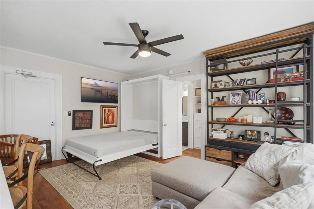 For Sale: $225,000 (1 beds, 1 baths, 418 Square Feet)