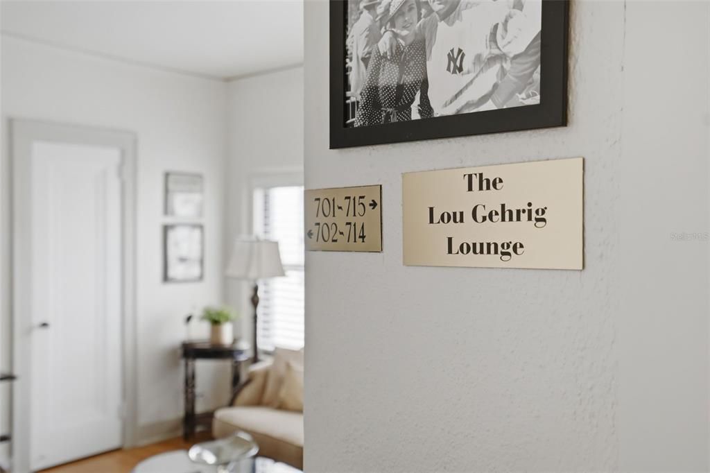For Sale: $225,000 (1 beds, 1 baths, 418 Square Feet)