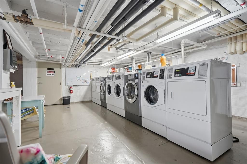 For Sale: $225,000 (1 beds, 1 baths, 418 Square Feet)