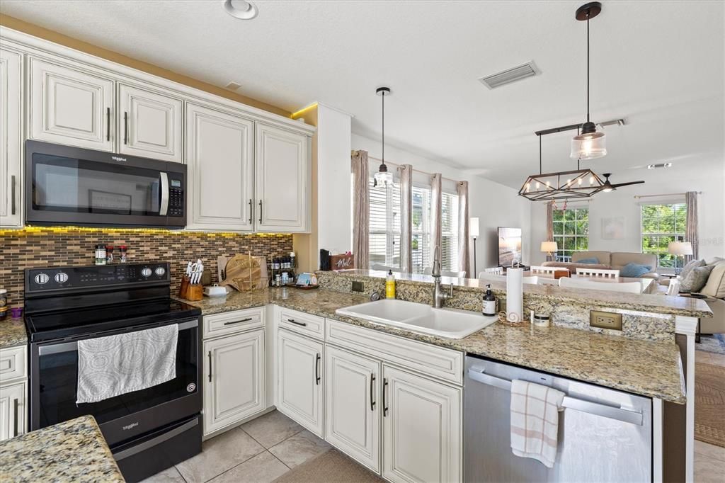 For Sale: $350,000 (3 beds, 2 baths, 1680 Square Feet)