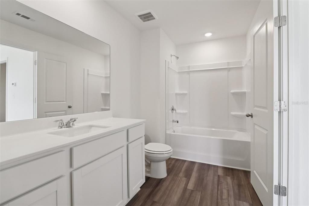 На продажу: $279,990 (3 спален, 2 ванн, 1421 Квадратных фут)