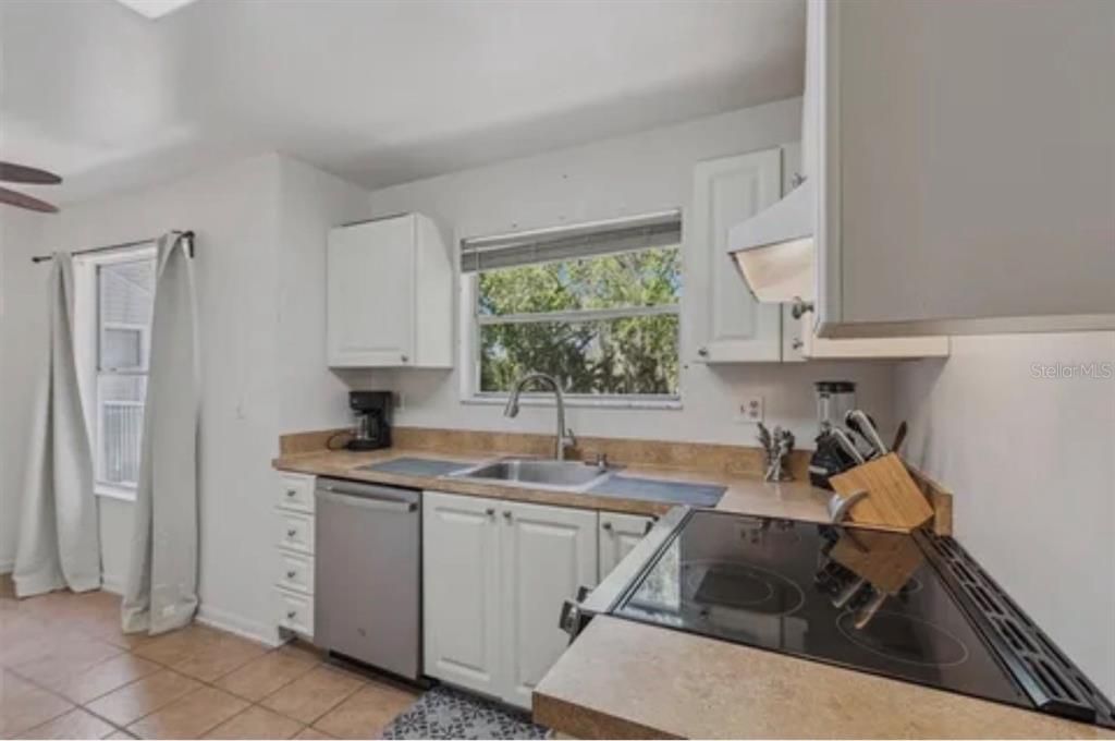 For Rent: $1,695 (2 beds, 2 baths, 1008 Square Feet)