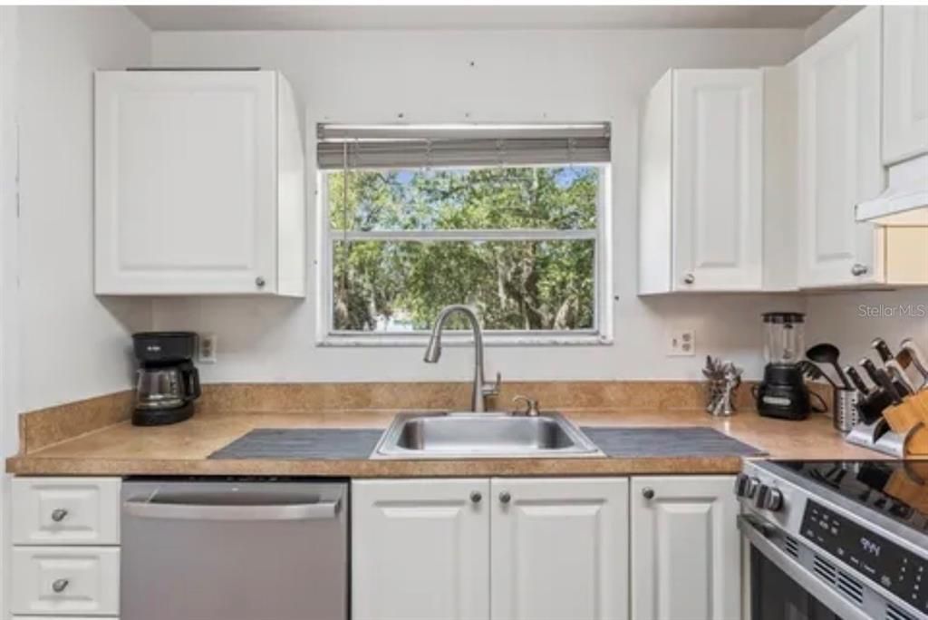 For Rent: $1,695 (2 beds, 2 baths, 1008 Square Feet)