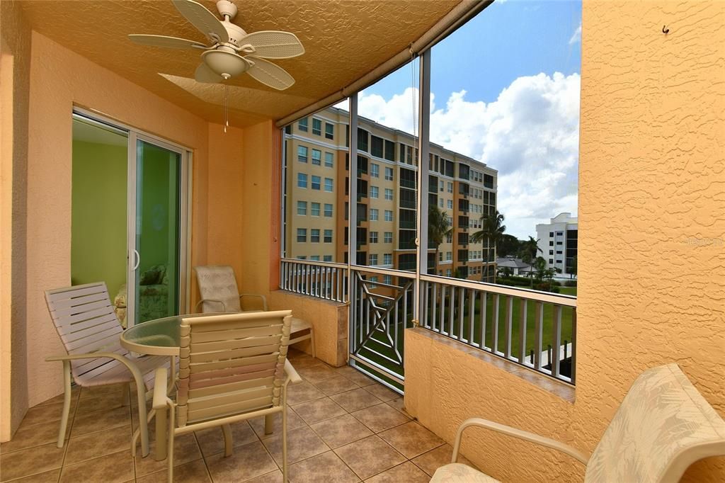 For Sale: $335,000 (2 beds, 2 baths, 1141 Square Feet)