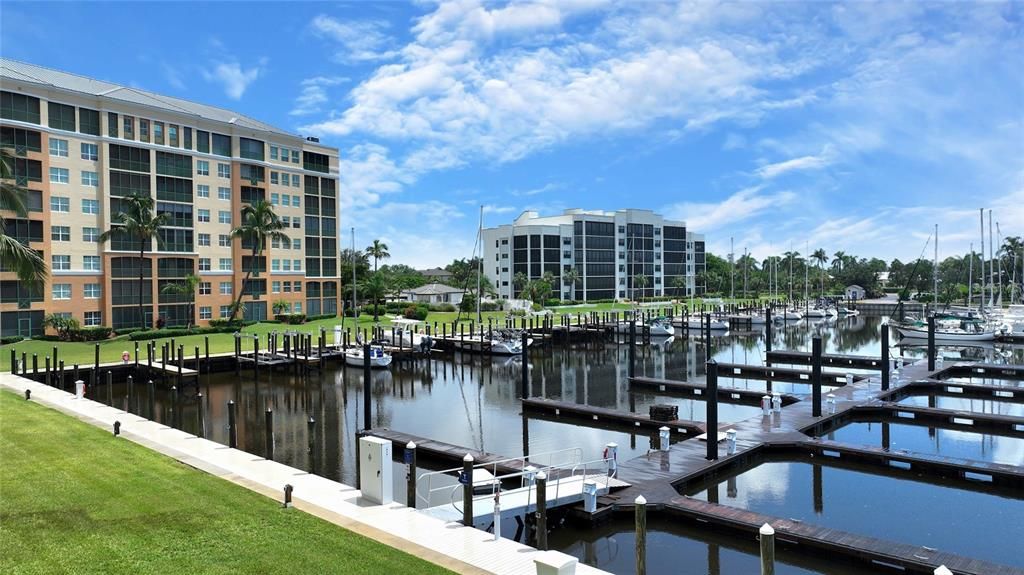 For Sale: $335,000 (2 beds, 2 baths, 1141 Square Feet)