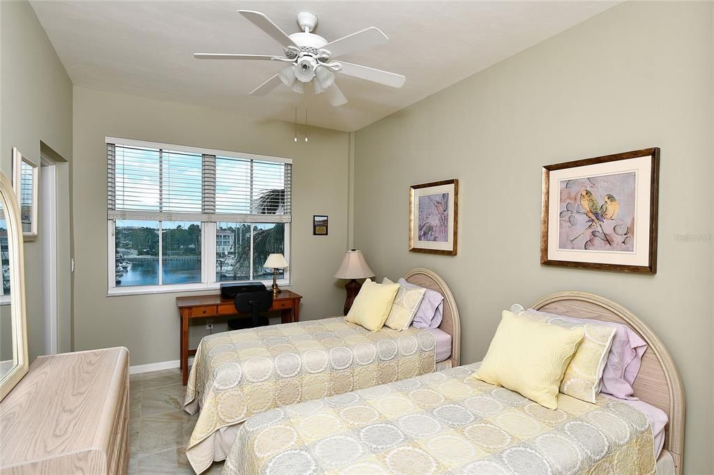 For Sale: $335,000 (2 beds, 2 baths, 1141 Square Feet)