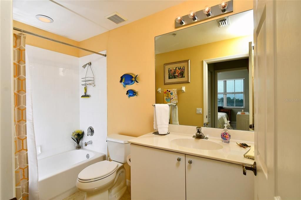 For Sale: $335,000 (2 beds, 2 baths, 1141 Square Feet)