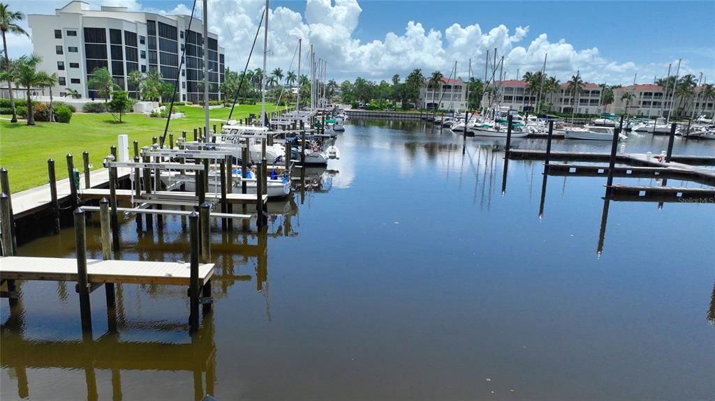 For Sale: $335,000 (2 beds, 2 baths, 1141 Square Feet)