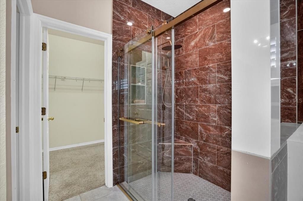 En Venta: $550,000 (4 camas, 3 baños, 2462 Pies cuadrados)