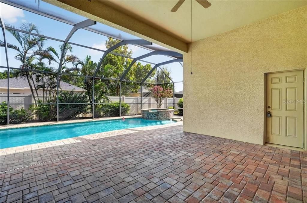 En Venta: $550,000 (4 camas, 3 baños, 2462 Pies cuadrados)