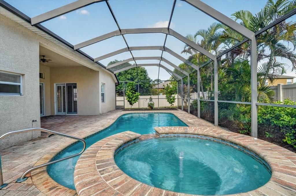 En Venta: $550,000 (4 camas, 3 baños, 2462 Pies cuadrados)