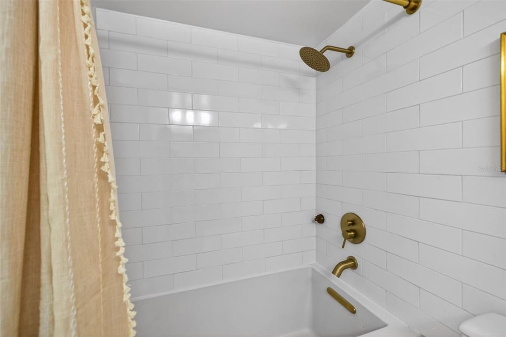 For Rent: $1,950 (2 beds, 2 baths, 1155 Square Feet)