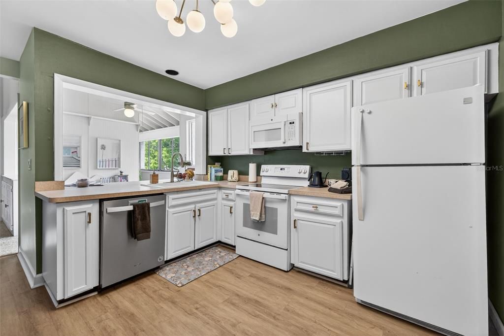 For Rent: $1,950 (2 beds, 2 baths, 1155 Square Feet)