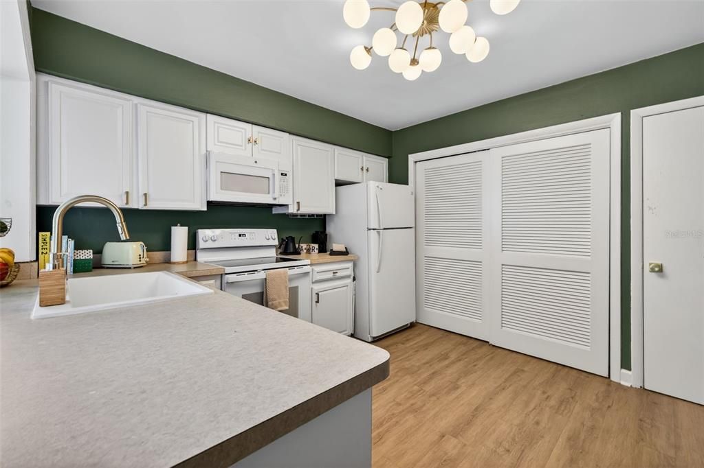 For Rent: $1,950 (2 beds, 2 baths, 1155 Square Feet)