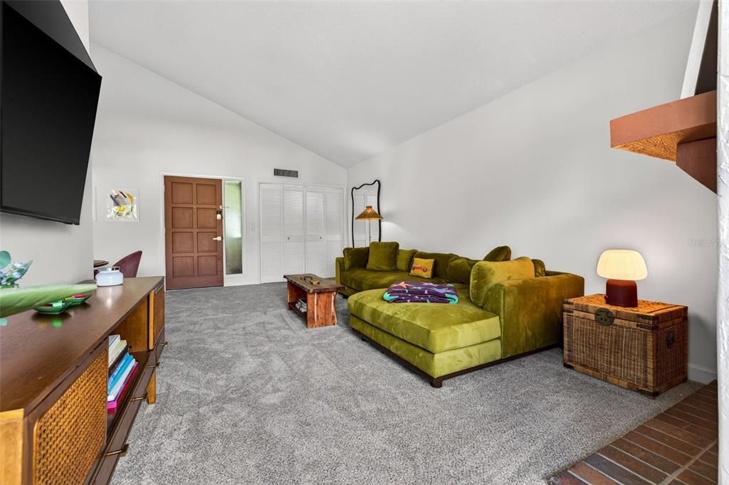 For Rent: $1,950 (2 beds, 2 baths, 1155 Square Feet)