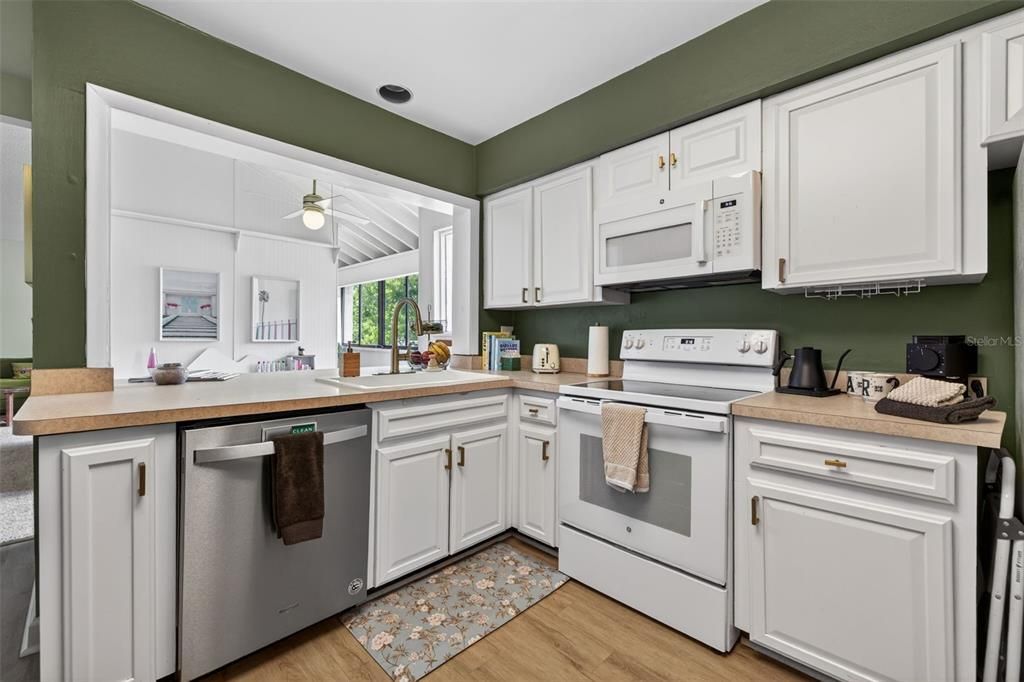 For Rent: $1,950 (2 beds, 2 baths, 1155 Square Feet)