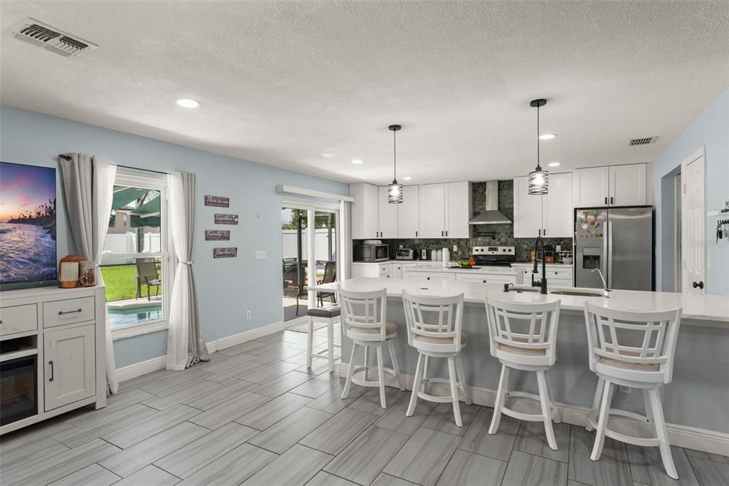 For Sale: $550,000 (5 beds, 2 baths, 2771 Square Feet)