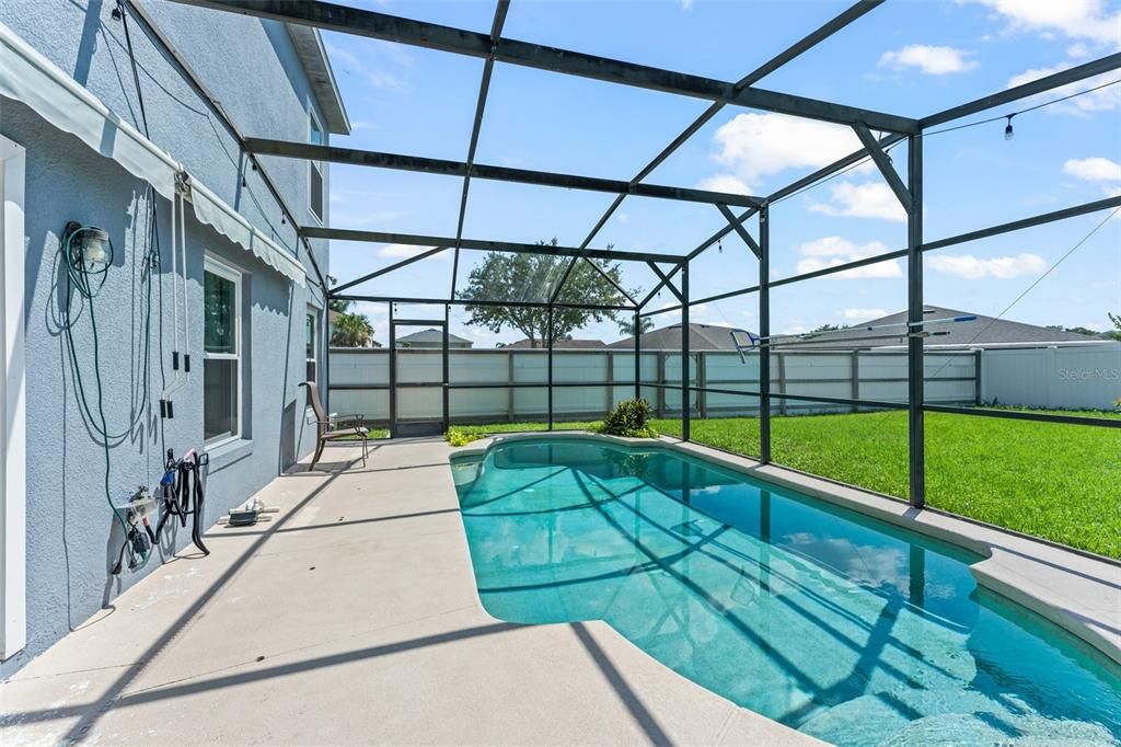 For Sale: $550,000 (5 beds, 2 baths, 2771 Square Feet)