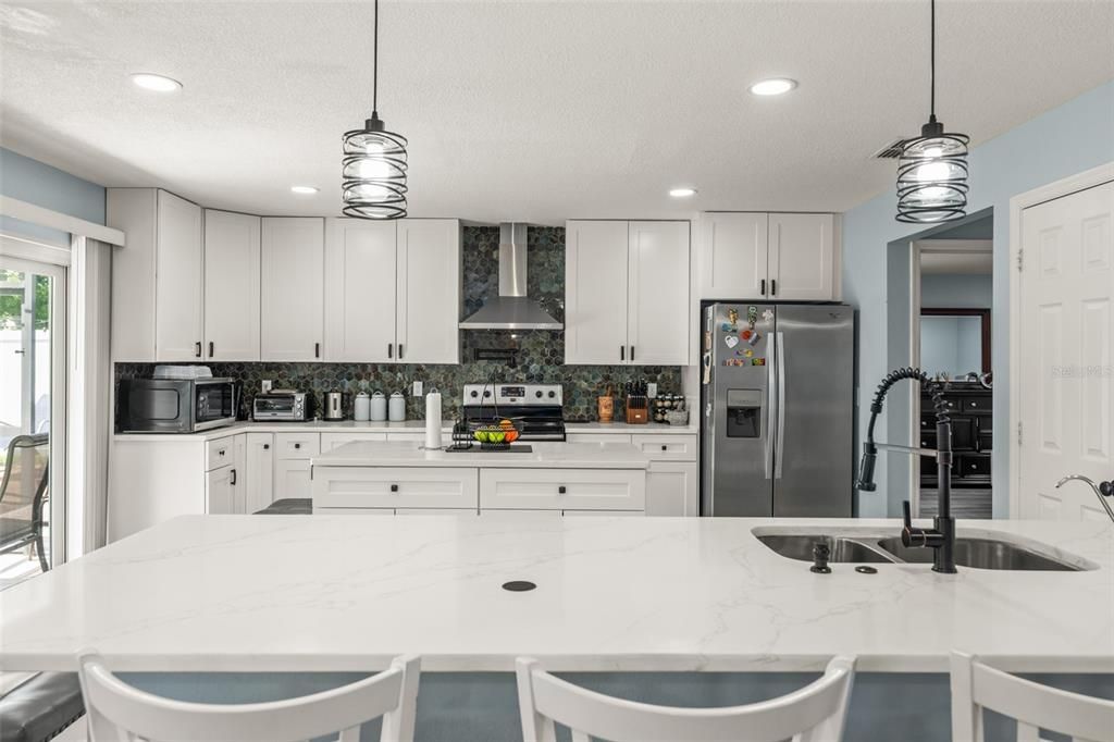 For Sale: $550,000 (5 beds, 2 baths, 2771 Square Feet)