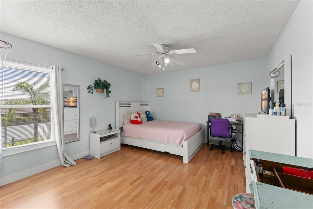 For Sale: $550,000 (5 beds, 2 baths, 2771 Square Feet)