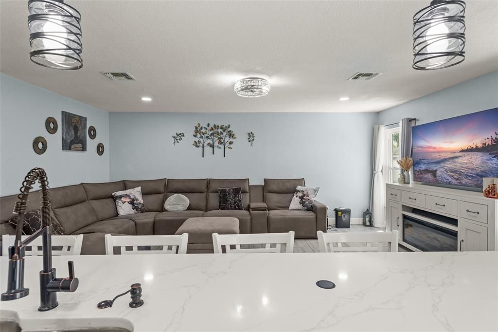For Sale: $550,000 (5 beds, 2 baths, 2771 Square Feet)