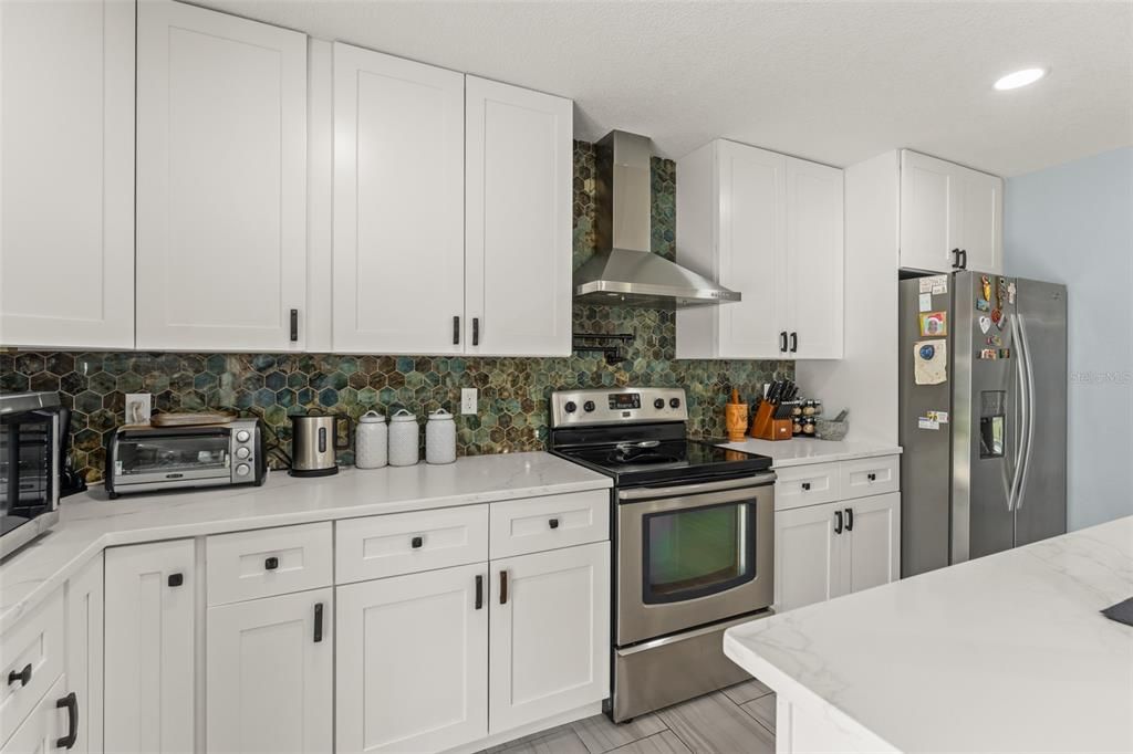 For Sale: $550,000 (5 beds, 2 baths, 2771 Square Feet)