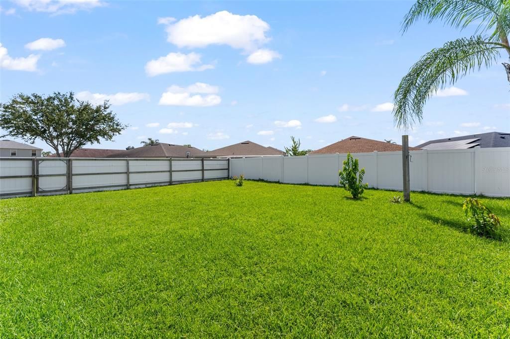 For Sale: $550,000 (5 beds, 2 baths, 2771 Square Feet)