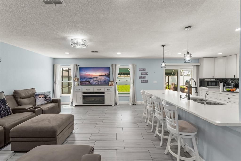 For Sale: $550,000 (5 beds, 2 baths, 2771 Square Feet)