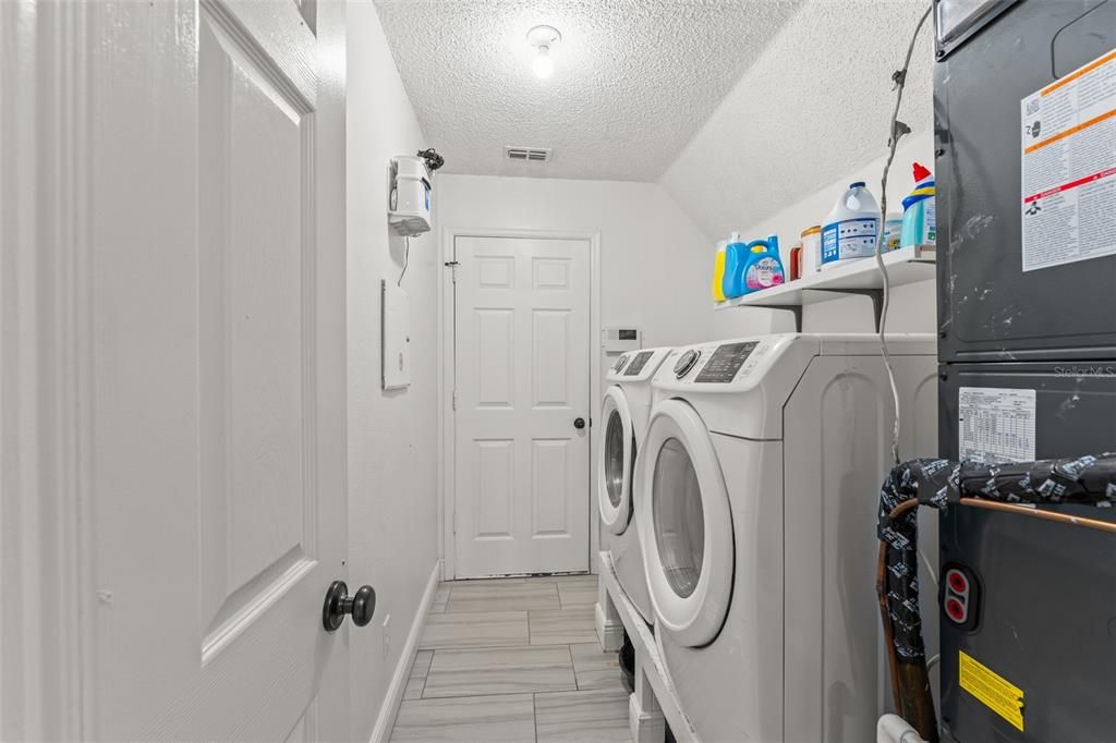 For Sale: $550,000 (5 beds, 2 baths, 2771 Square Feet)
