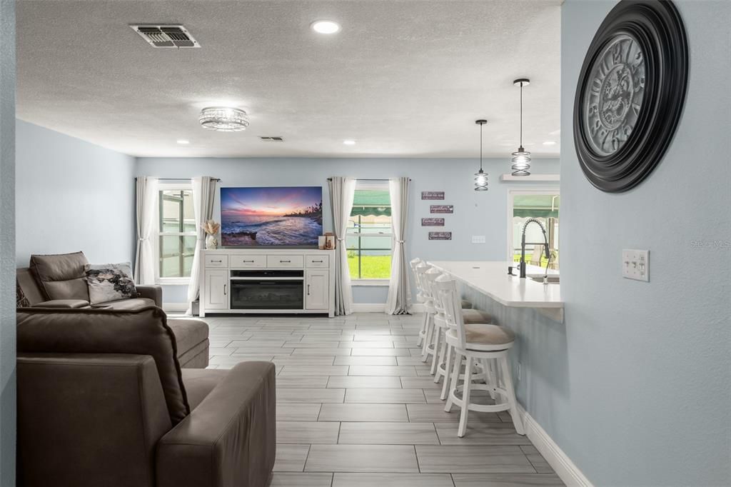 For Sale: $550,000 (5 beds, 2 baths, 2771 Square Feet)