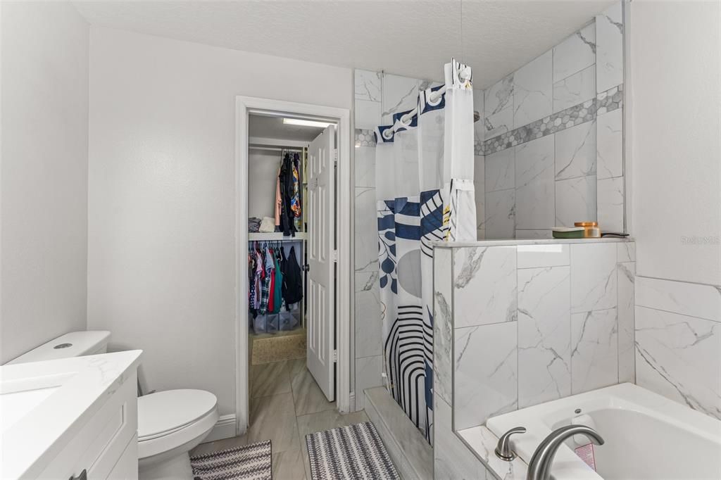 For Sale: $550,000 (5 beds, 2 baths, 2771 Square Feet)