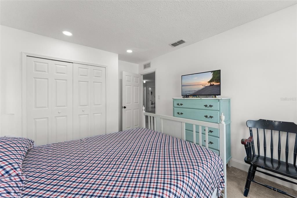 For Sale: $550,000 (5 beds, 2 baths, 2771 Square Feet)