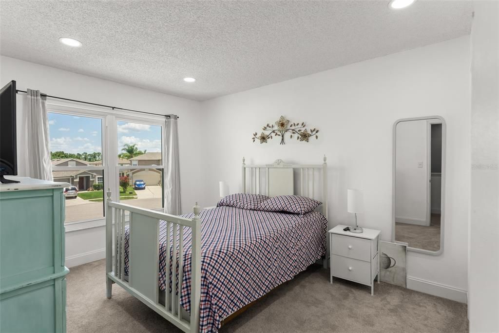 For Sale: $550,000 (5 beds, 2 baths, 2771 Square Feet)