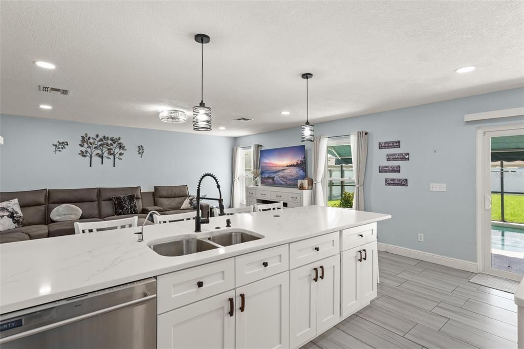 For Sale: $550,000 (5 beds, 2 baths, 2771 Square Feet)